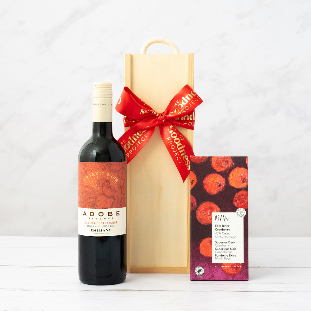 Indulge in Elegance: Red Wine and Dark Chocolate Gift Pack